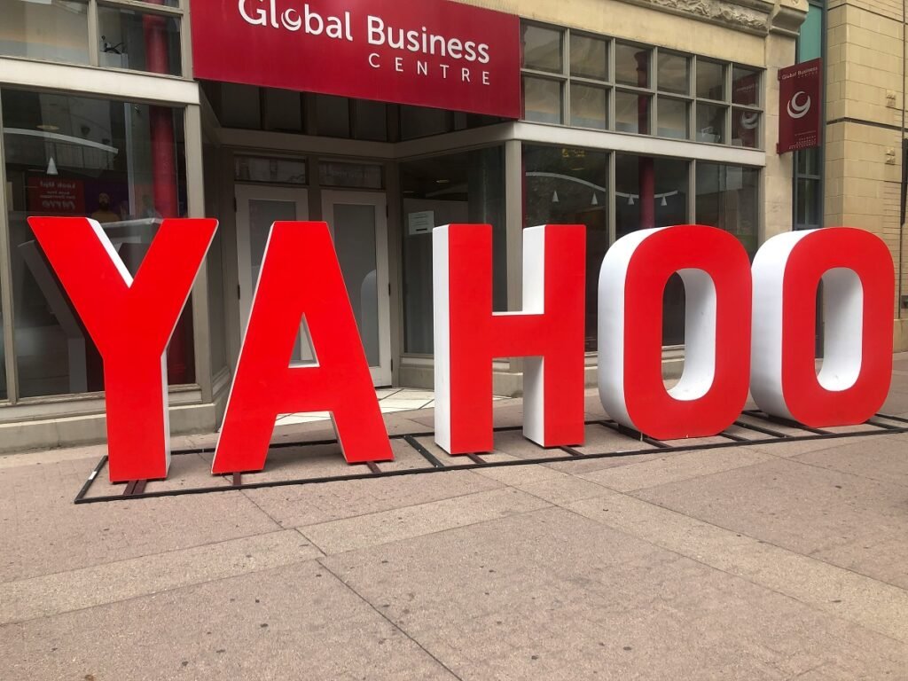 Global: Yahoo acquires AI news platform, Artifact