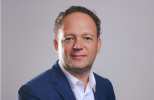 New Study: Fragmented data hinders AI in financial services